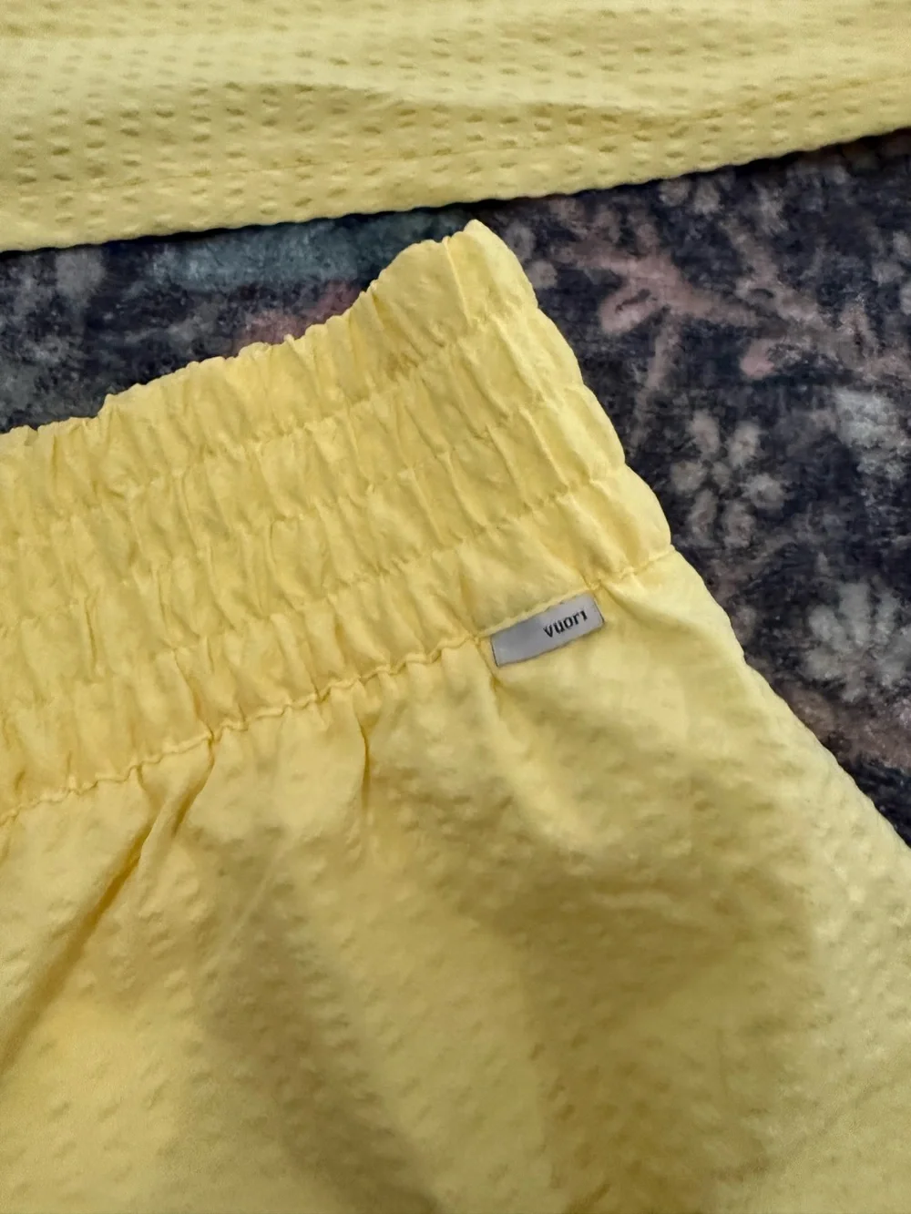 Vuori Villa Textured Cropped V Neck Tank Top & Shorts Sunlight Collection XL - Picture 5 of 7